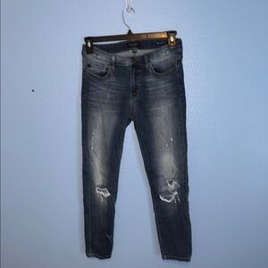 Judy Blue Distressed Jeans Relaxed Fit - size 11/30. B3